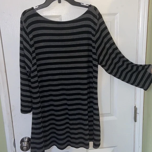 Avenue black and grey stripe floral top size 14/16 - Picture 6 of 6